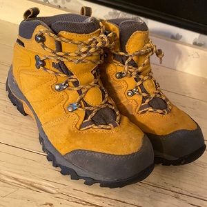 Women’s Hiking Boots - Like new!